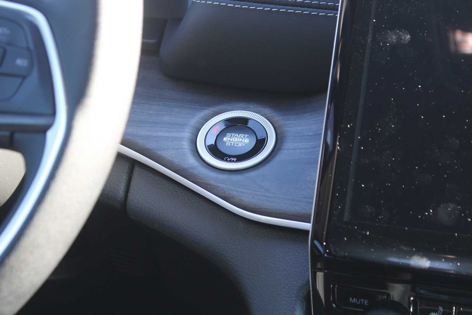 2025 Jeep Grand Cherokee GRAND CHEROKEE L LIMITED 4X2