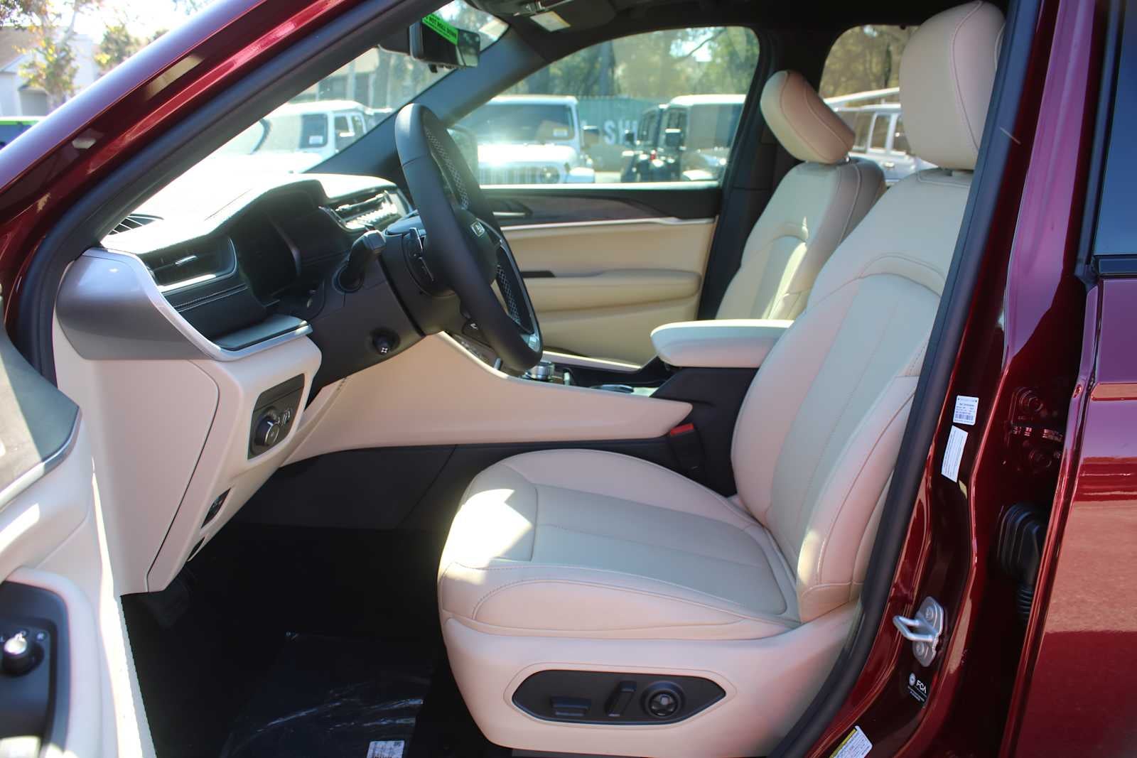 2025 Jeep Grand Cherokee GRAND CHEROKEE L LIMITED 4X2