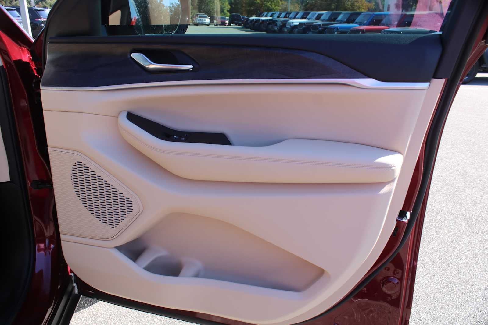 2025 Jeep Grand Cherokee GRAND CHEROKEE L LIMITED 4X2