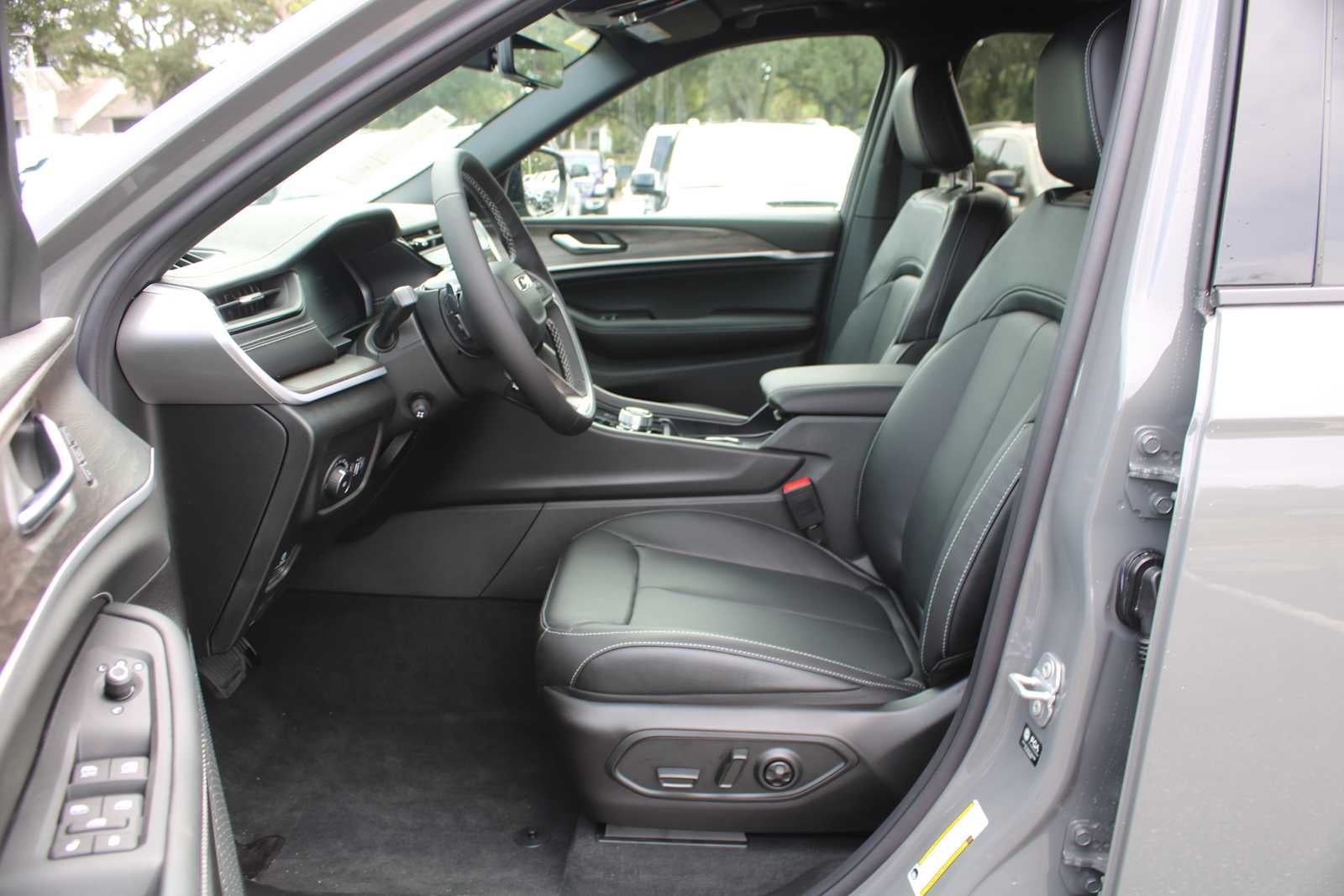 2027 Jeep Grand Cherokee L Limited Reserve