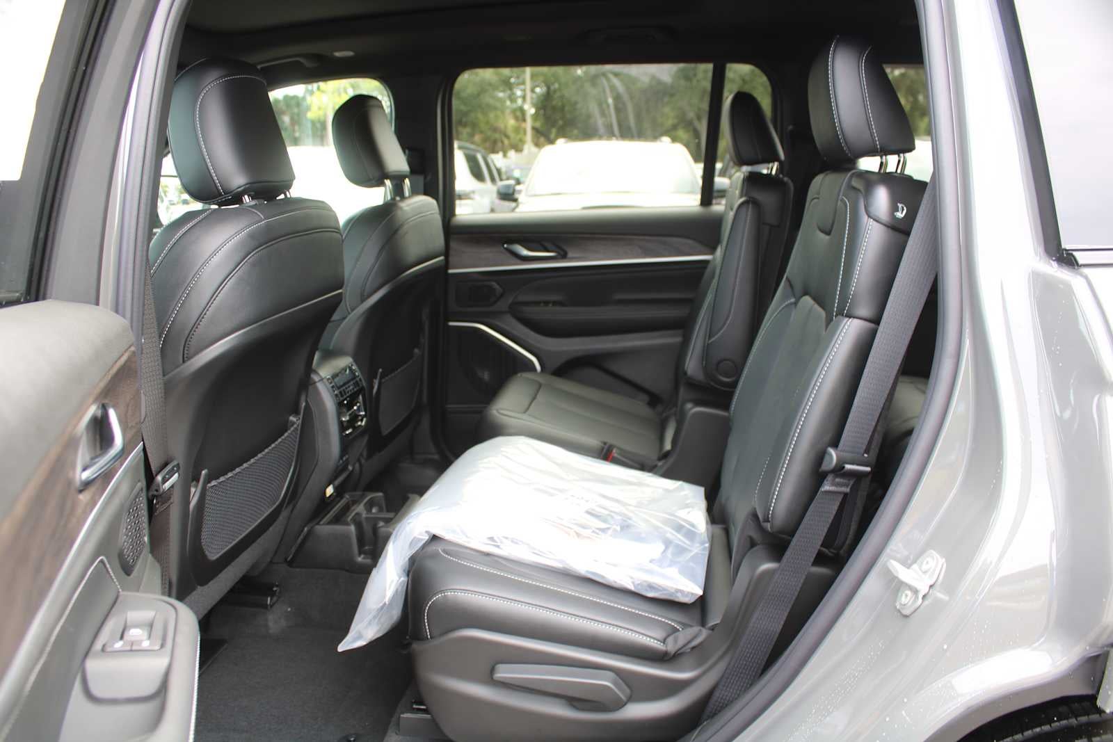 2027 Jeep Grand Cherokee L Limited Reserve