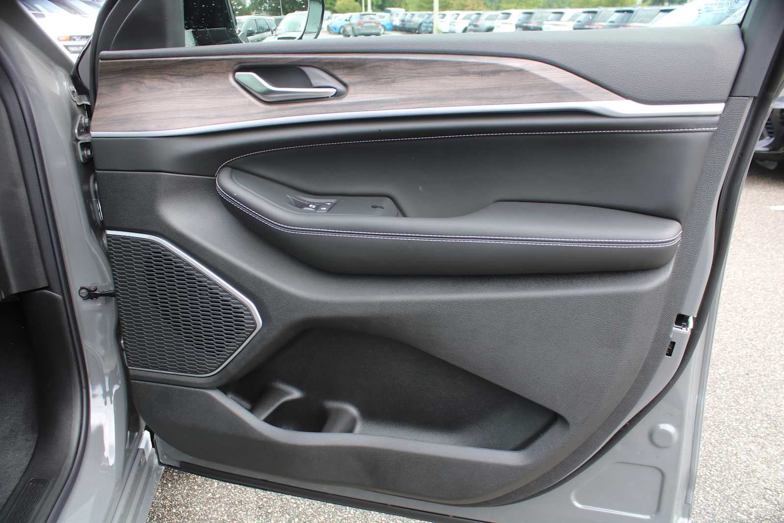 2027 Jeep Grand Cherokee L Limited Reserve