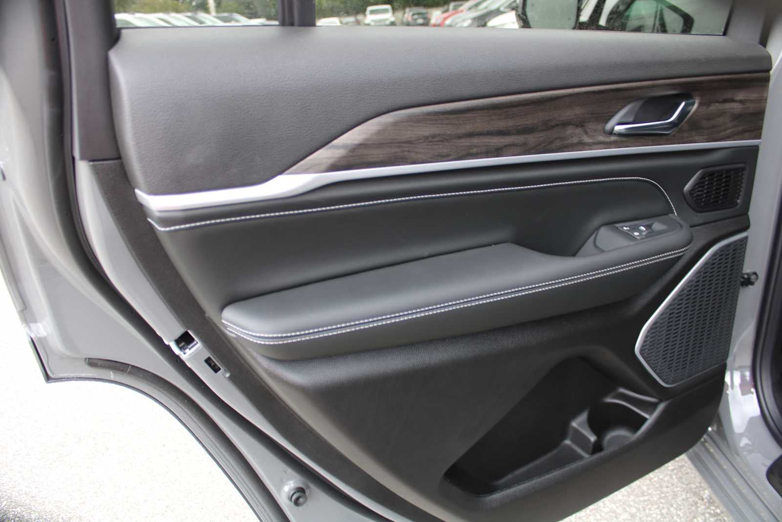 2027 Jeep Grand Cherokee L Limited Reserve