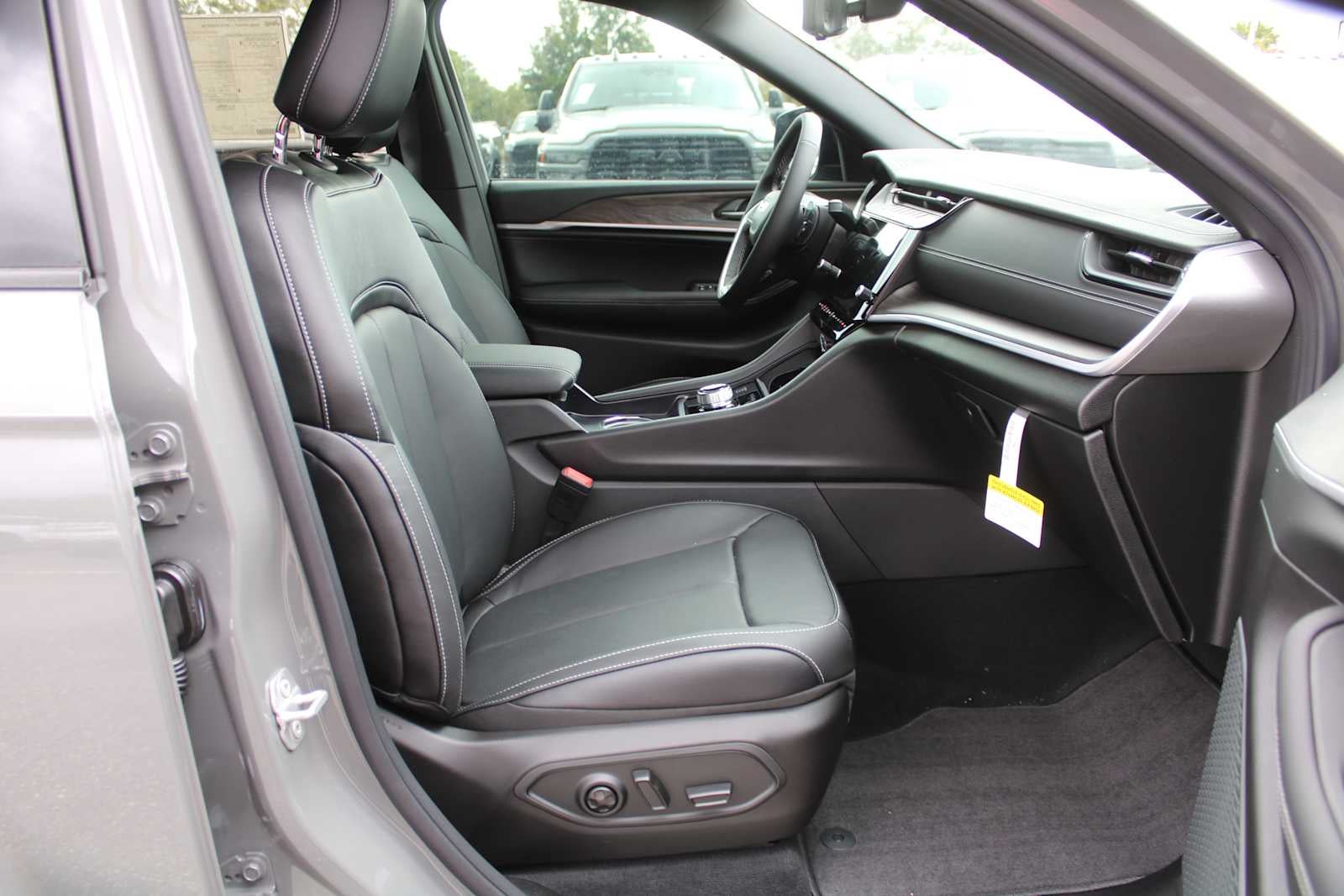 2027 Jeep Grand Cherokee L Limited Reserve