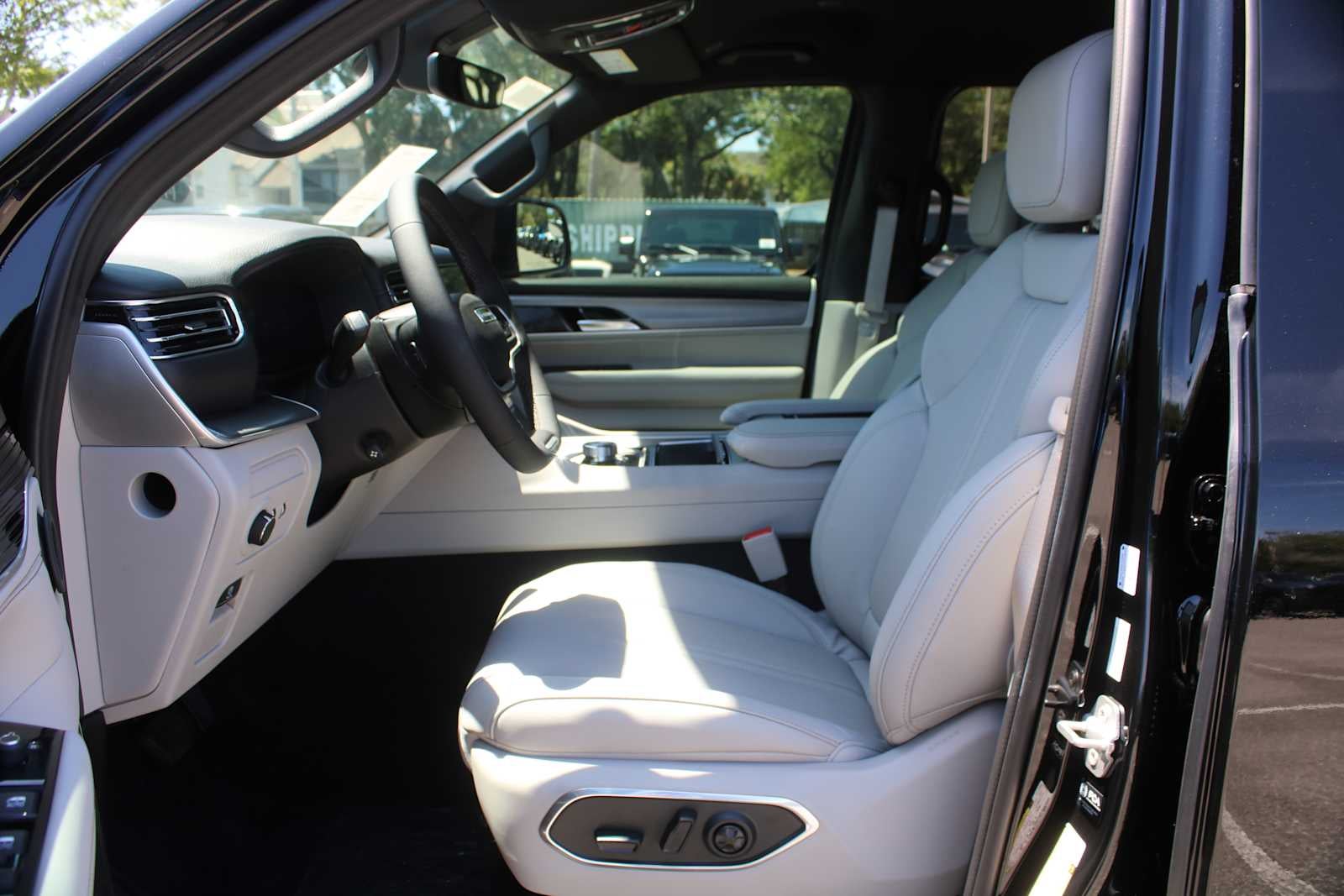 2026 Jeep Grand Wagoneer L 4x2