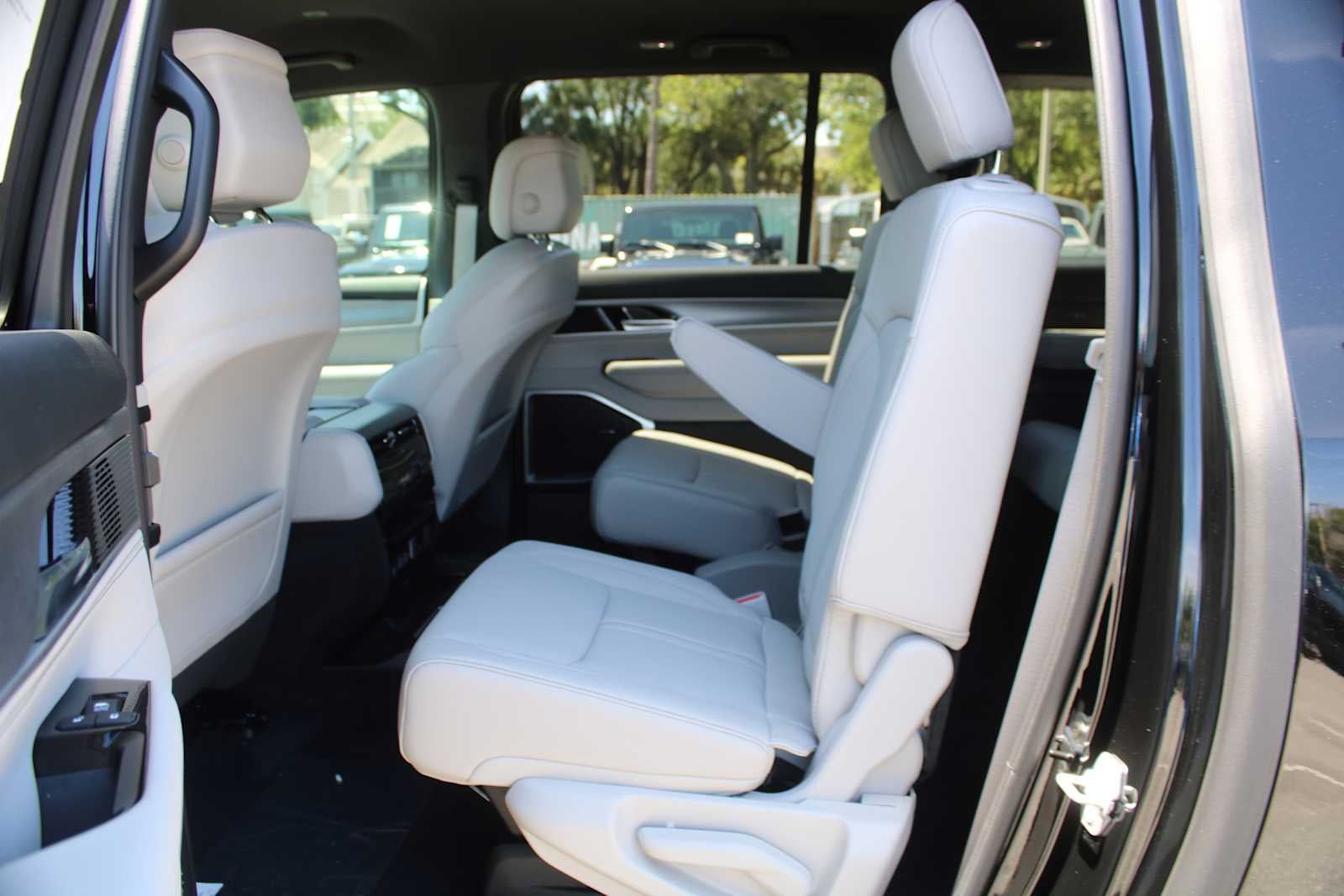 2026 Jeep Grand Wagoneer L 4x2