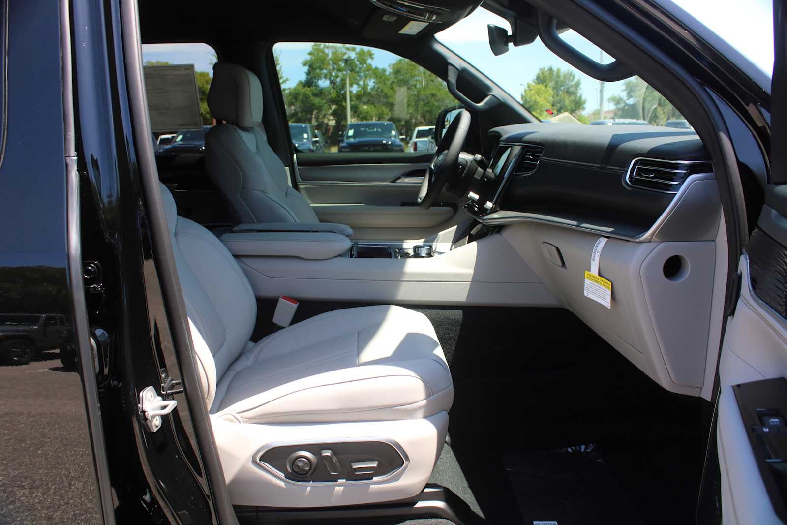 2026 Jeep Grand Wagoneer L 4x2