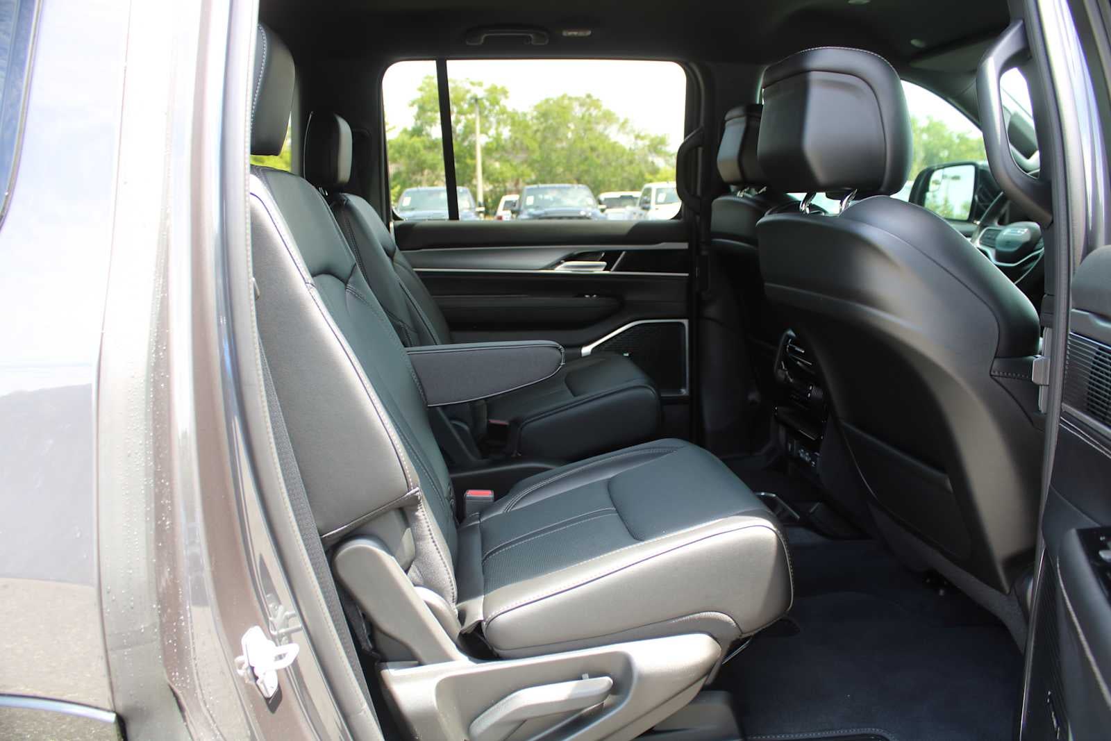 2026 Jeep Grand Wagoneer 4x2
