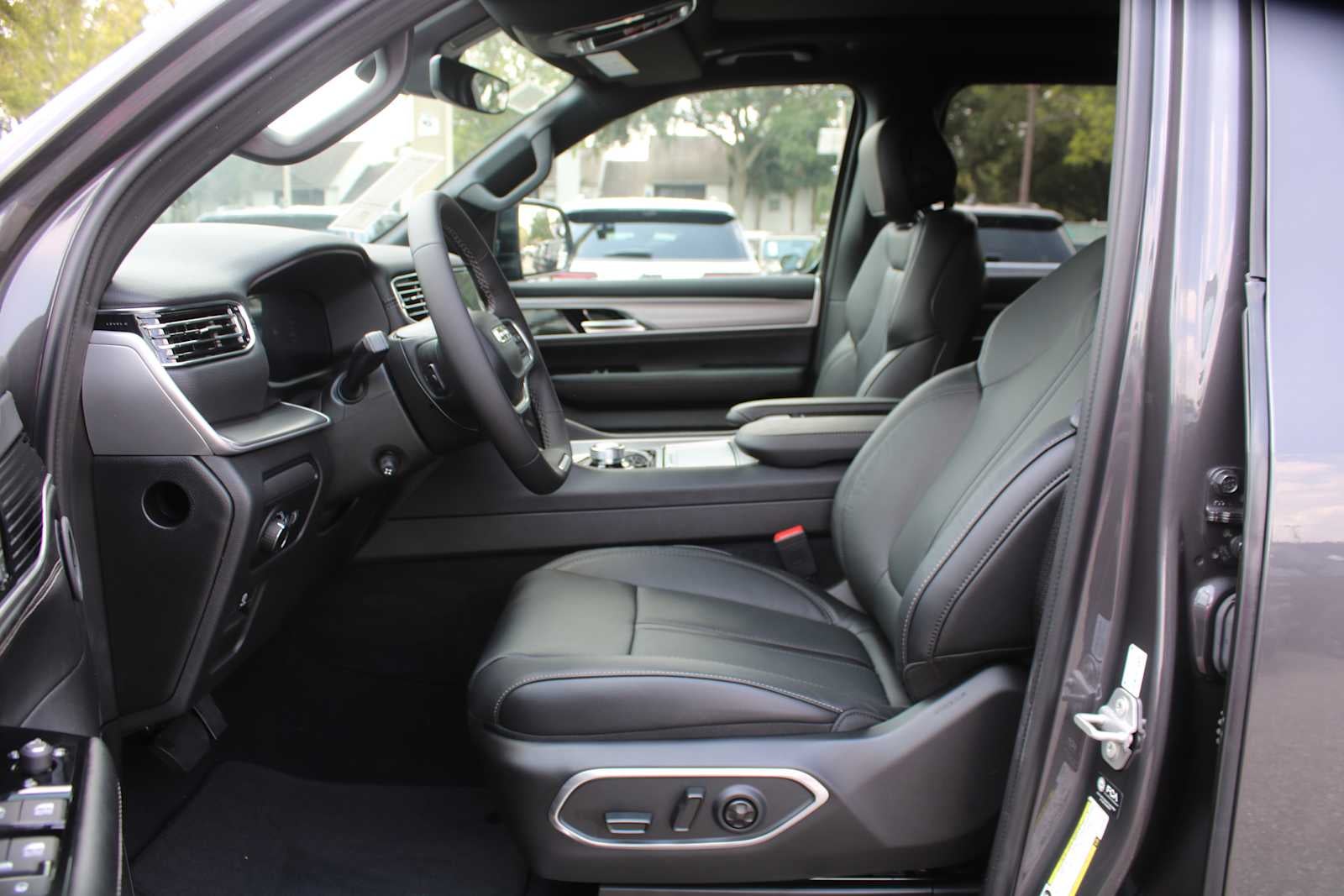 2026 Jeep Grand Wagoneer 4x2