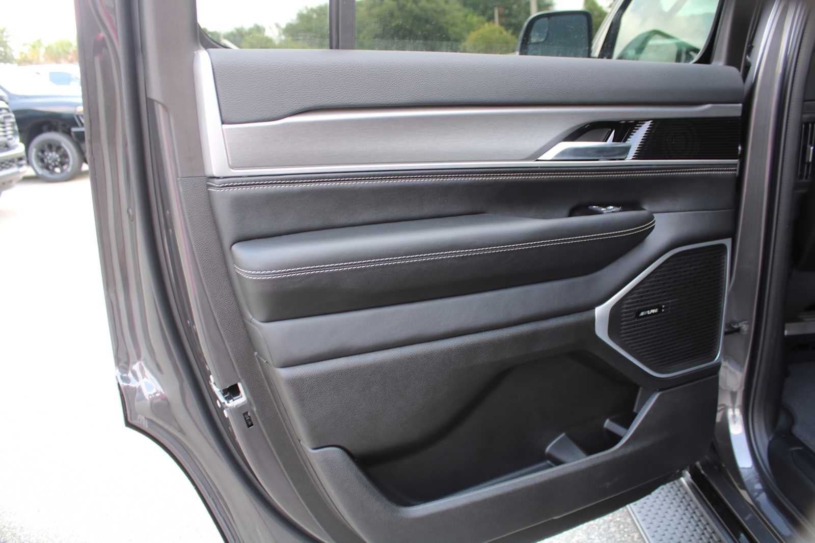 2026 Jeep Grand Wagoneer 4x2