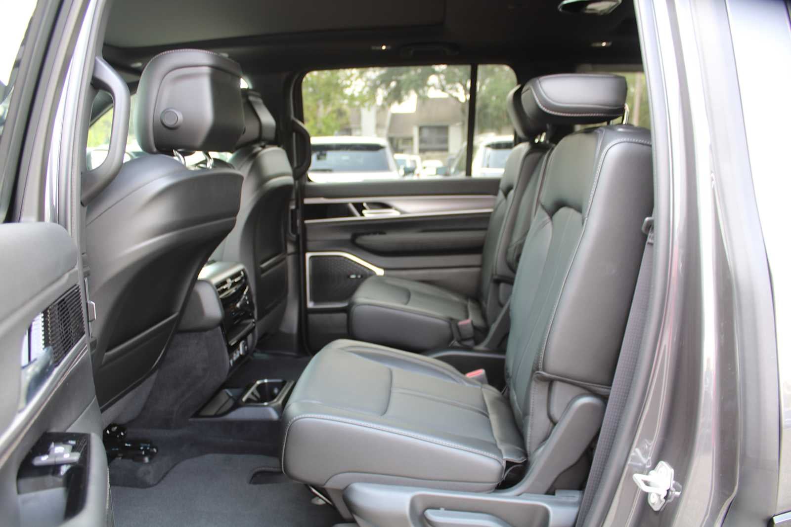 2026 Jeep Grand Wagoneer 4x2