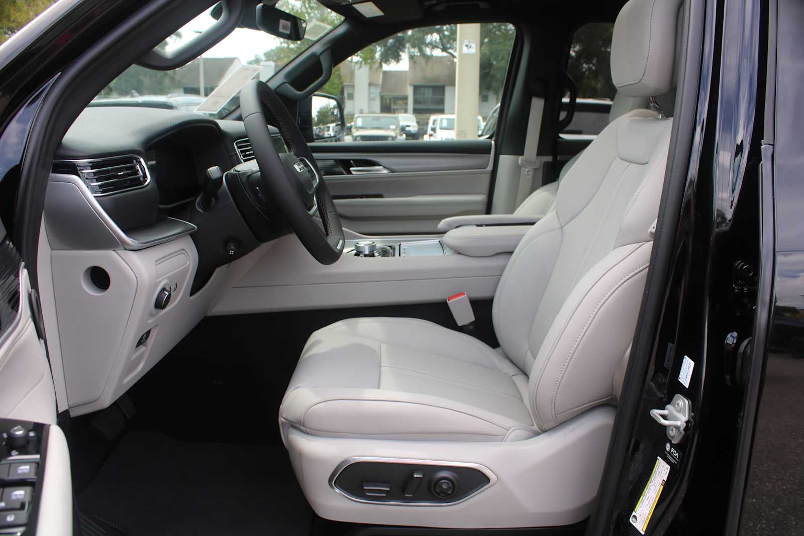 2026 Jeep Grand Wagoneer 4x2