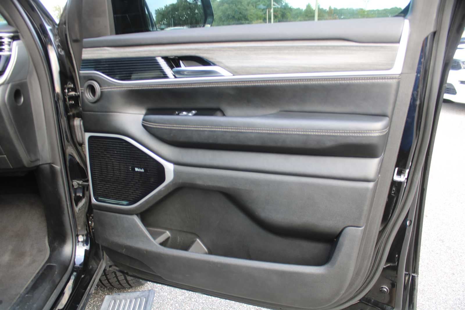 2023 Jeep Wagoneer Series III