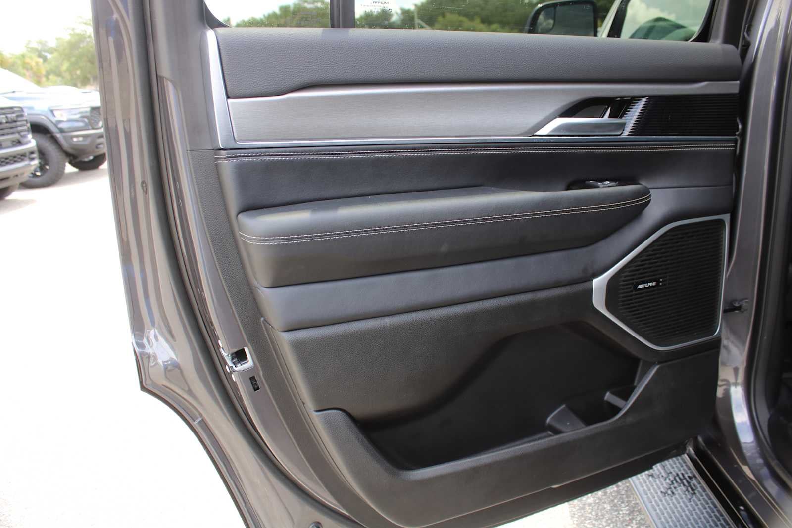2024 Jeep Wagoneer Series II Carbide