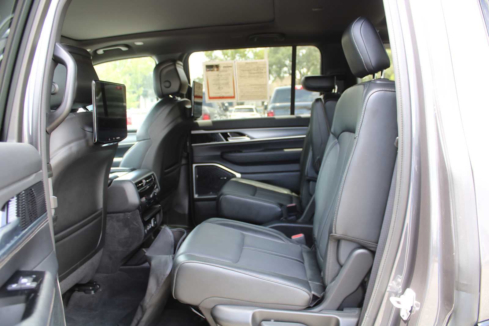 2024 Jeep Wagoneer Series II Carbide