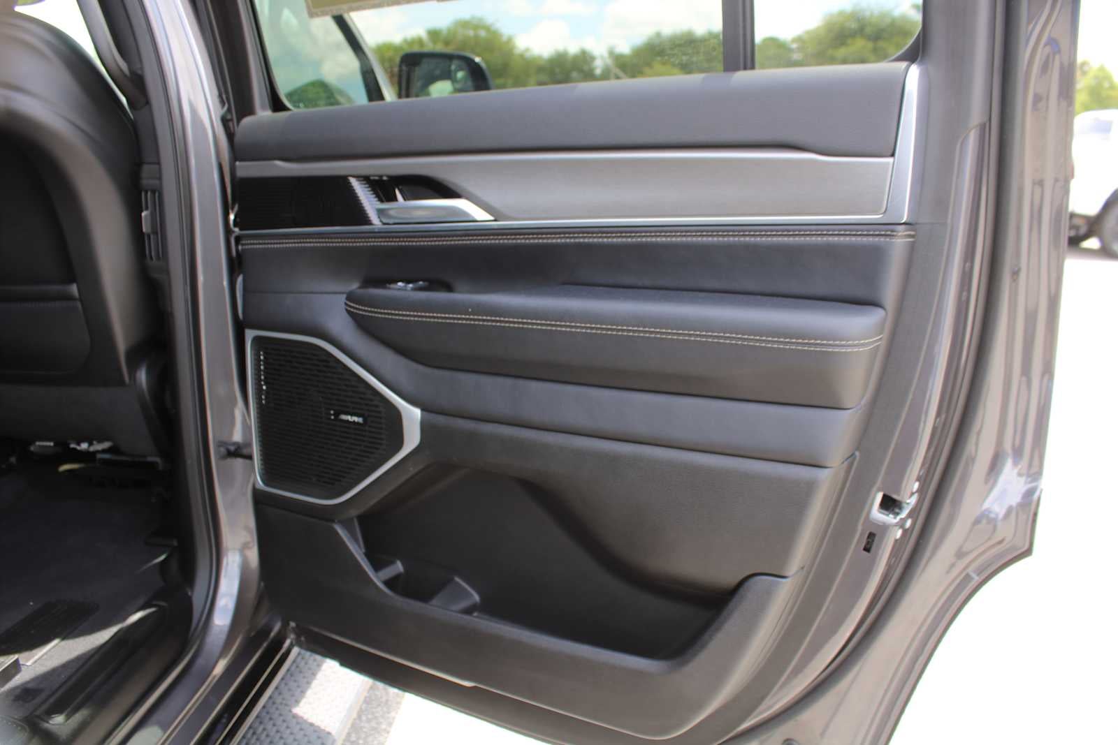 2024 Jeep Wagoneer Series II Carbide