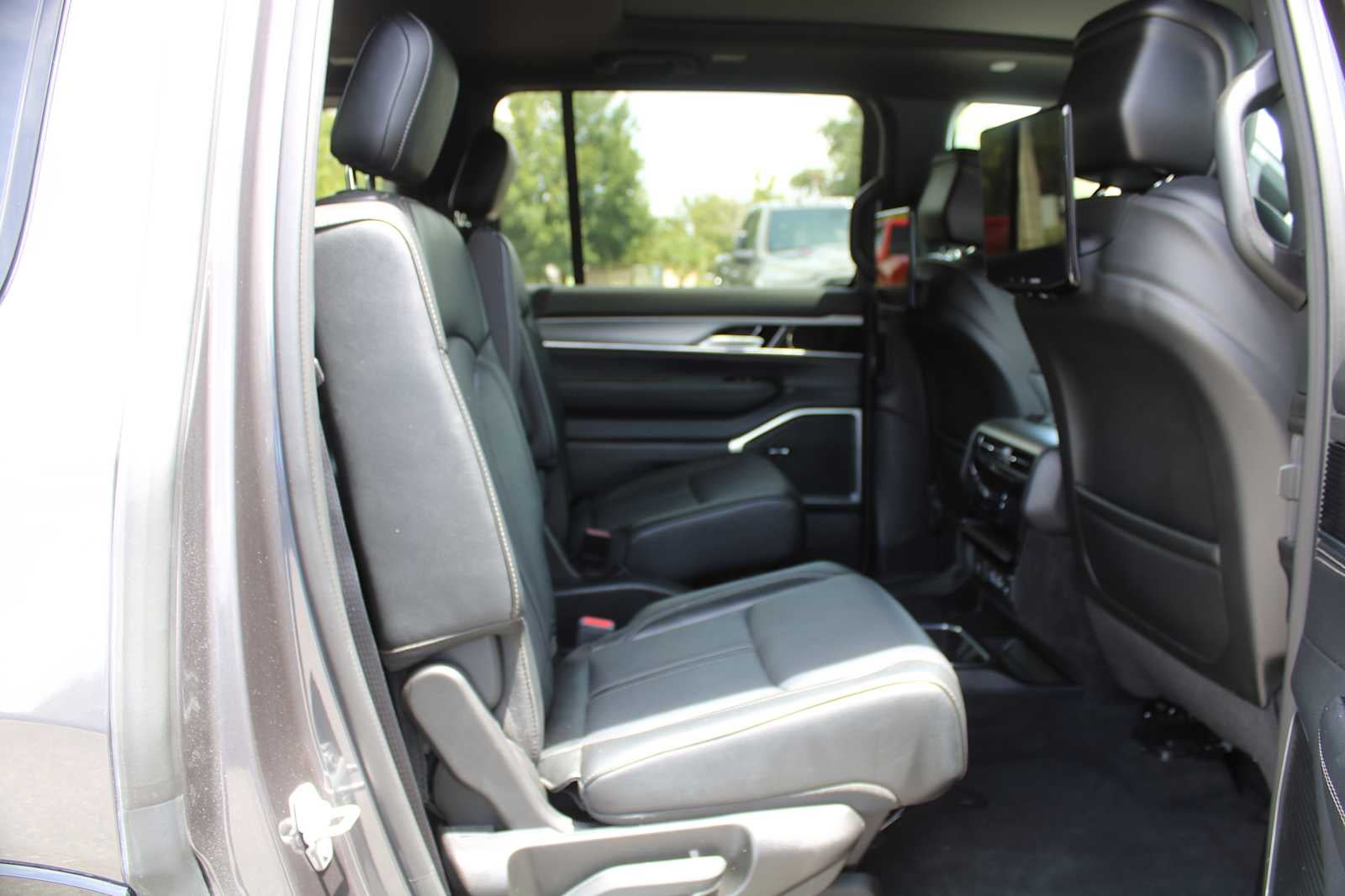 2024 Jeep Wagoneer Series II Carbide