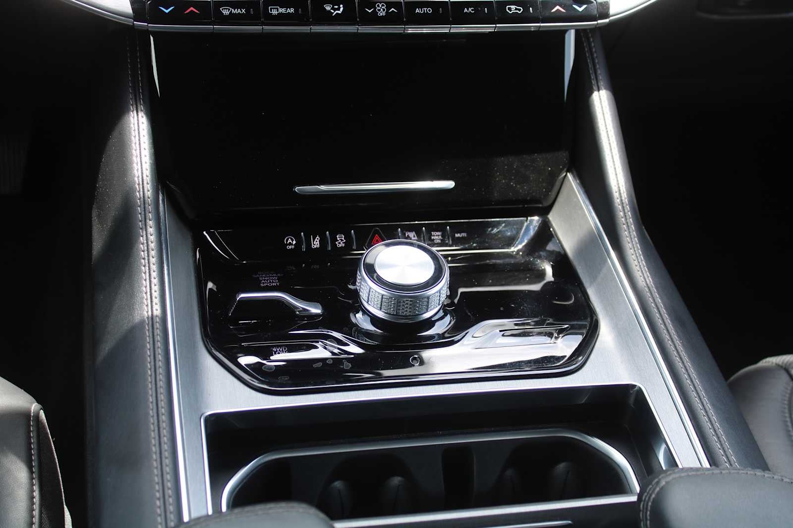 2024 Jeep Wagoneer Series II Carbide
