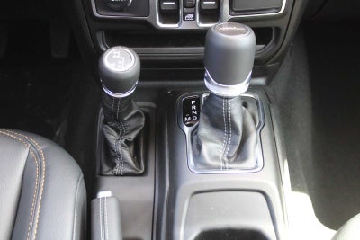 2026 Jeep Gladiator GLADIATOR SAHARA 4X4