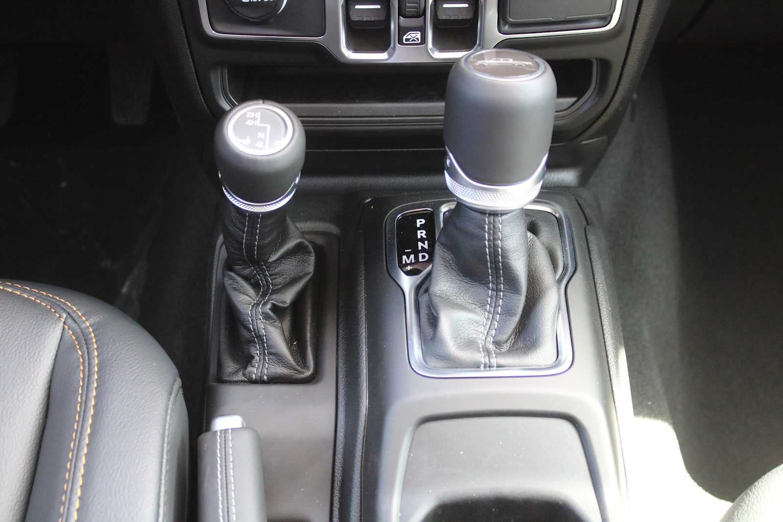 2026 Jeep Gladiator GLADIATOR SAHARA 4X4