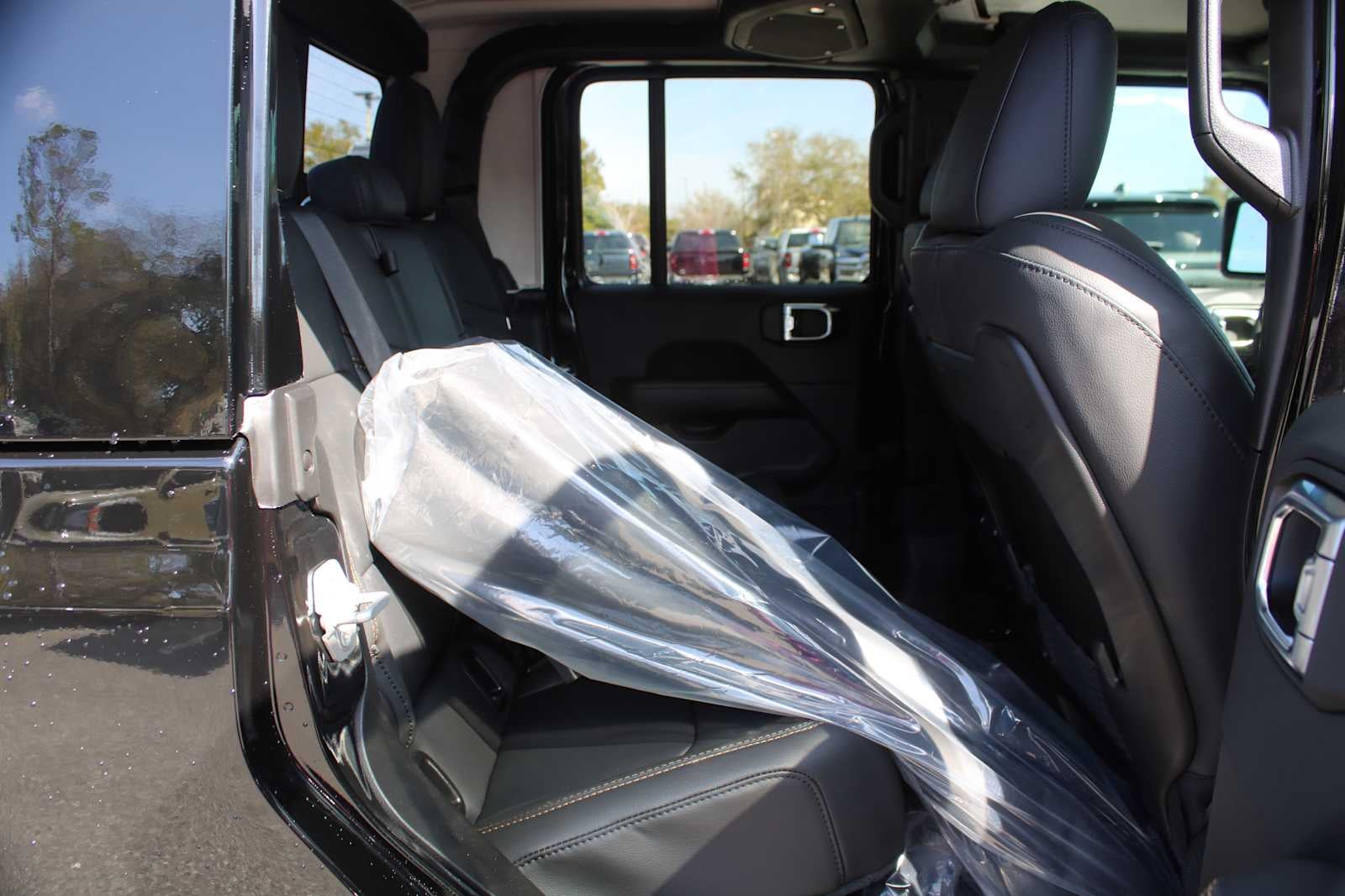 2026 Jeep Gladiator GLADIATOR SAHARA 4X4