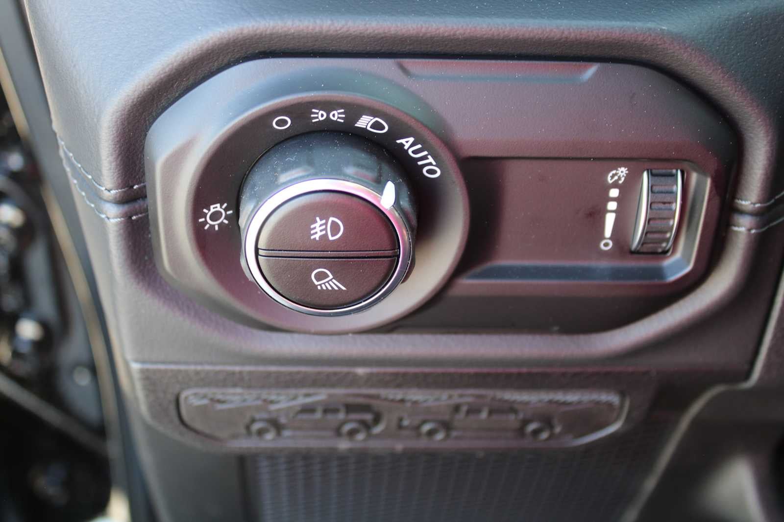 2026 Jeep Gladiator GLADIATOR SAHARA 4X4