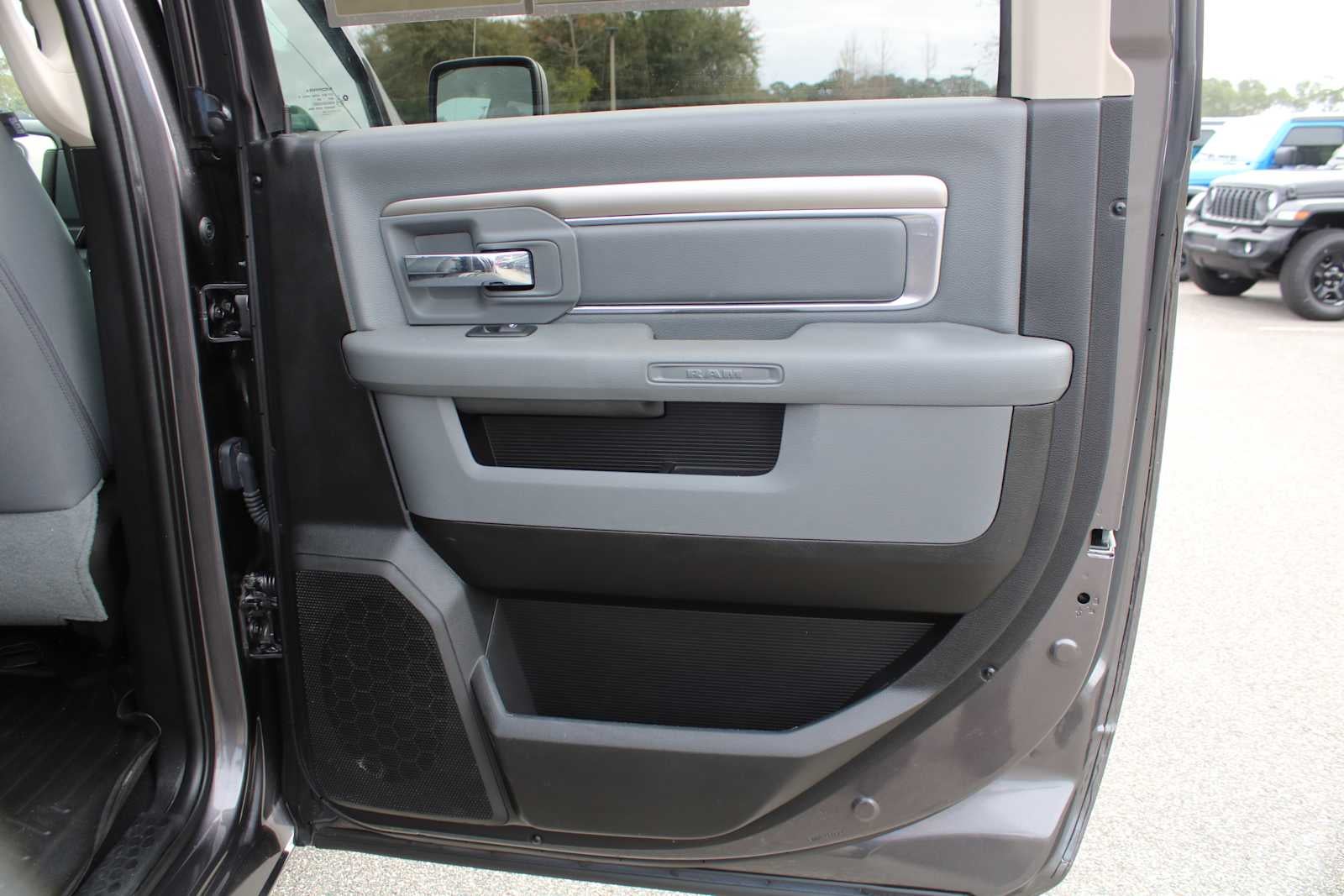 2020 RAM 1500 Classic SLT Crew Cab 4x2 6'4' Box