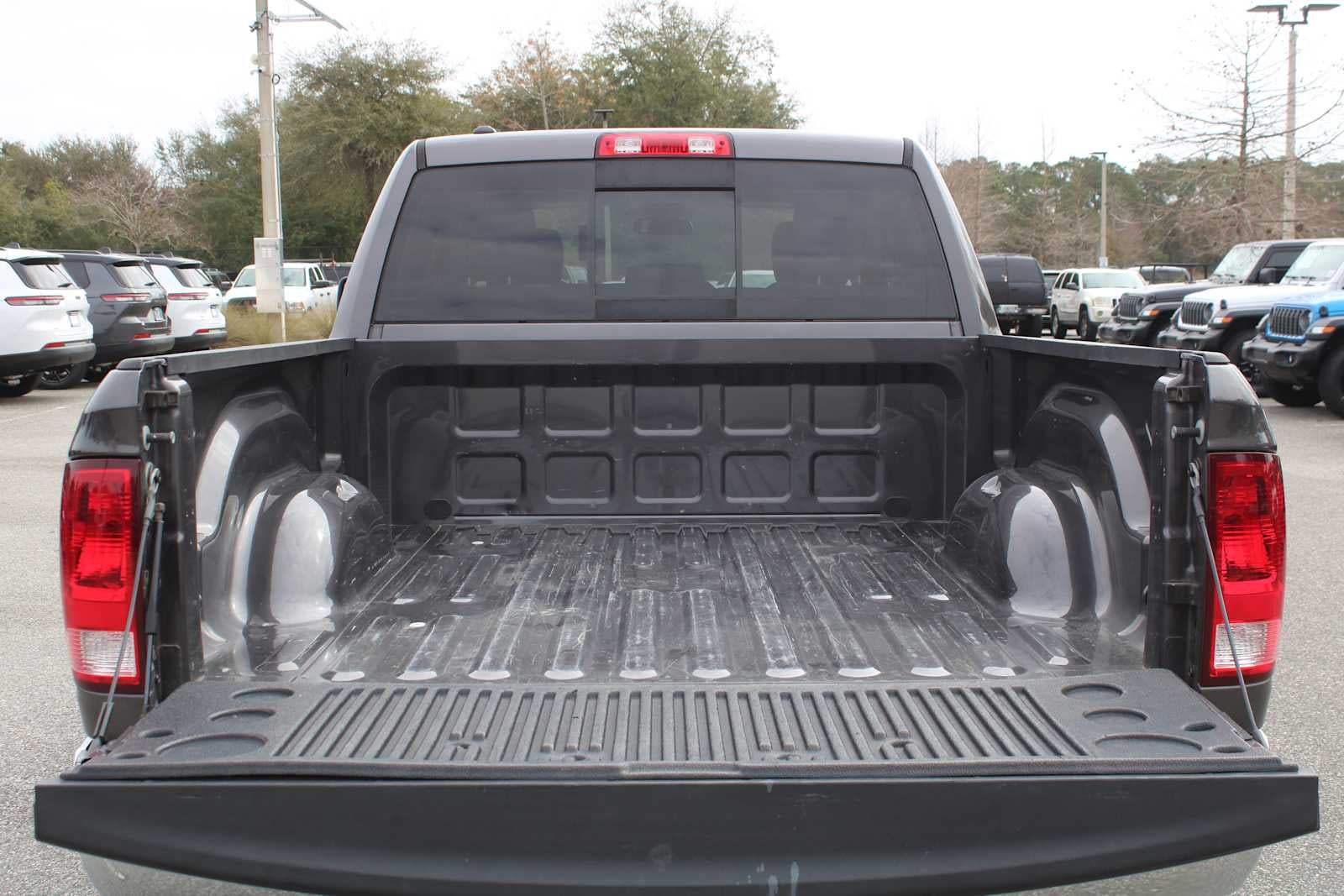 2020 RAM 1500 Classic SLT Crew Cab 4x2 6'4' Box
