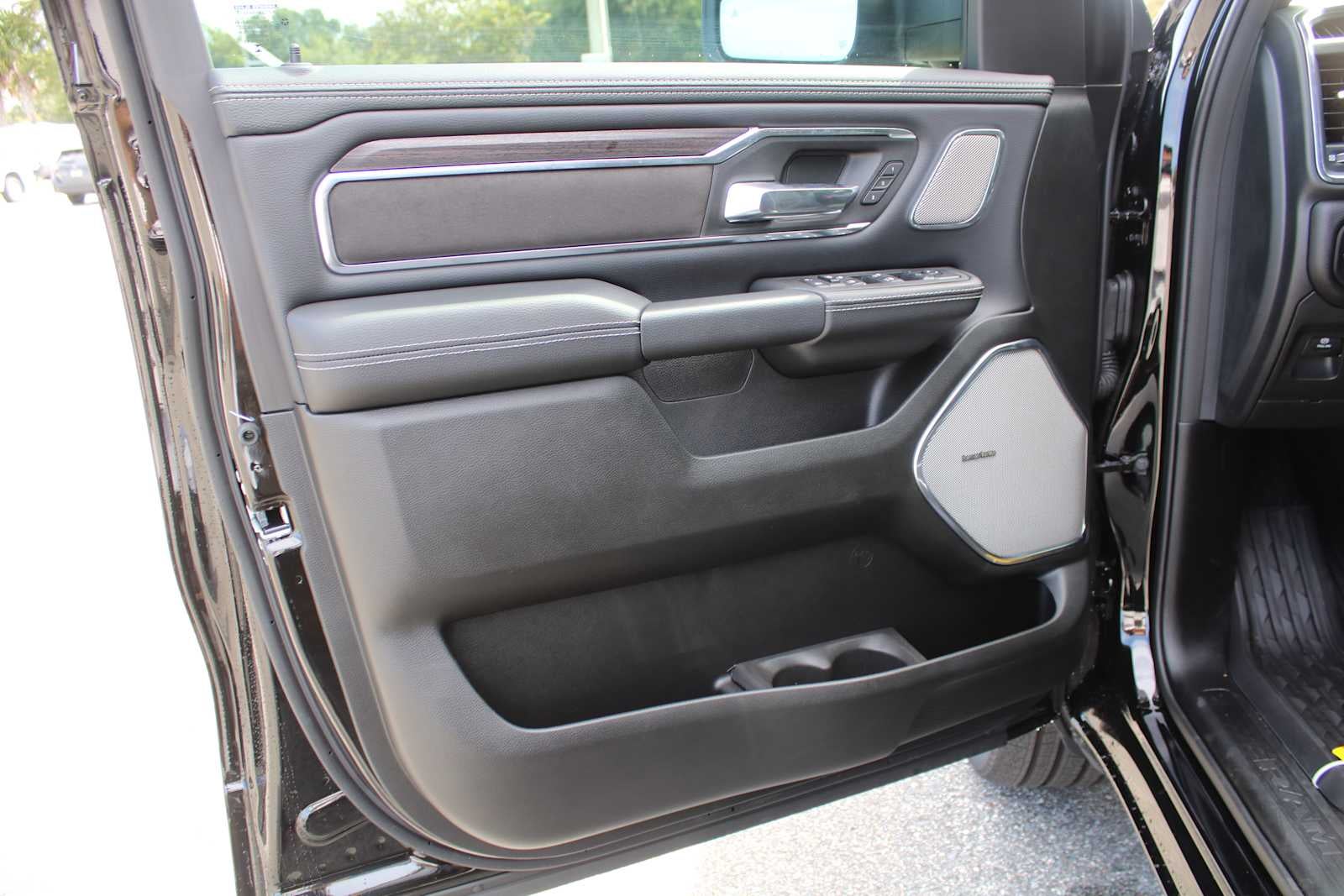 2026 RAM Ram 1500 RAM 1500 LARAMIE CREW CAB 4X2 5'7' BOX