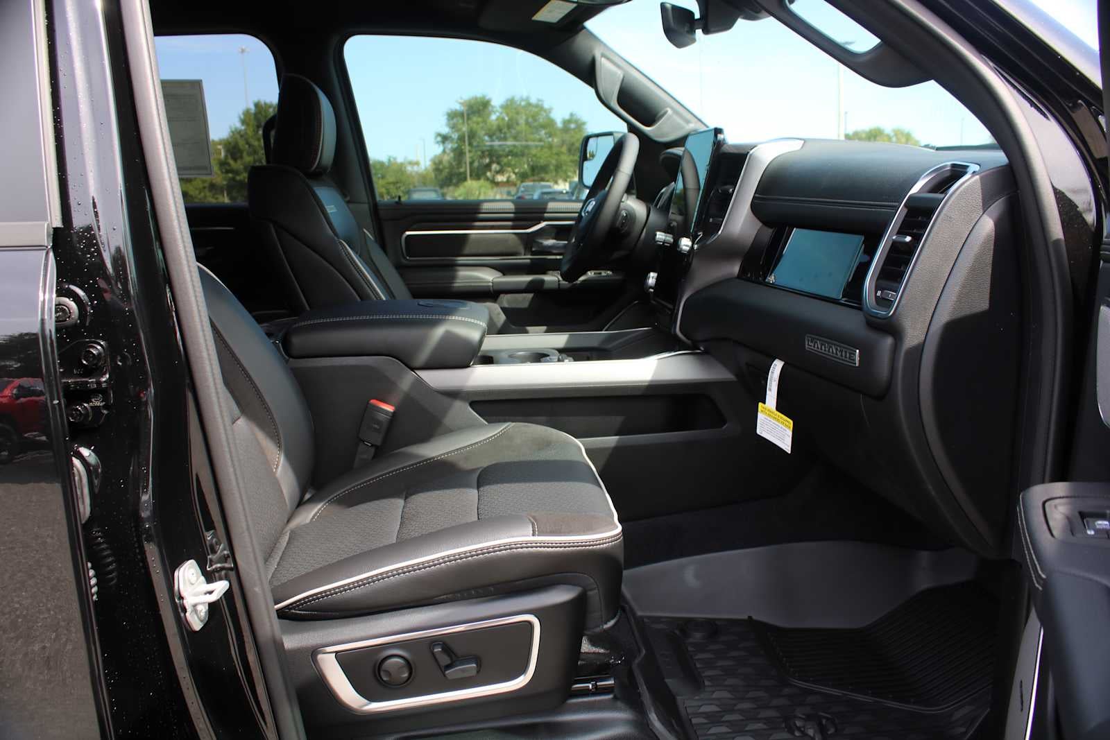 2026 RAM Ram 1500 RAM 1500 LARAMIE CREW CAB 4X2 5'7' BOX