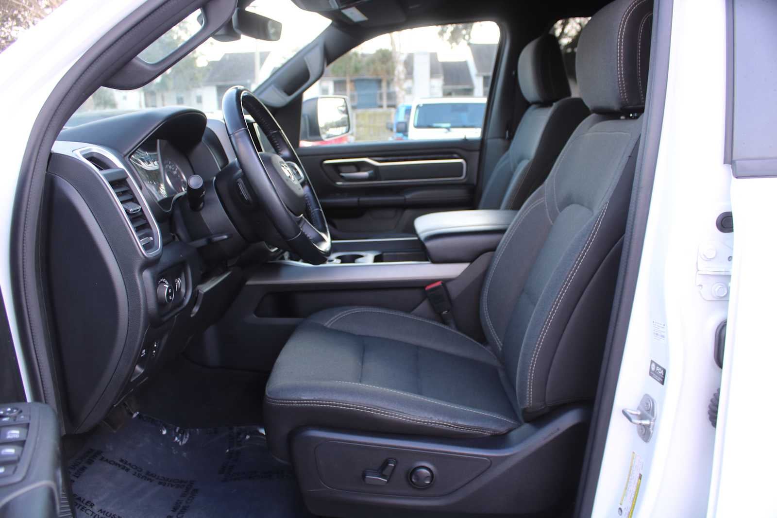 2022 RAM 1500 Big Horn Crew Cab 4x4 5'7' Box