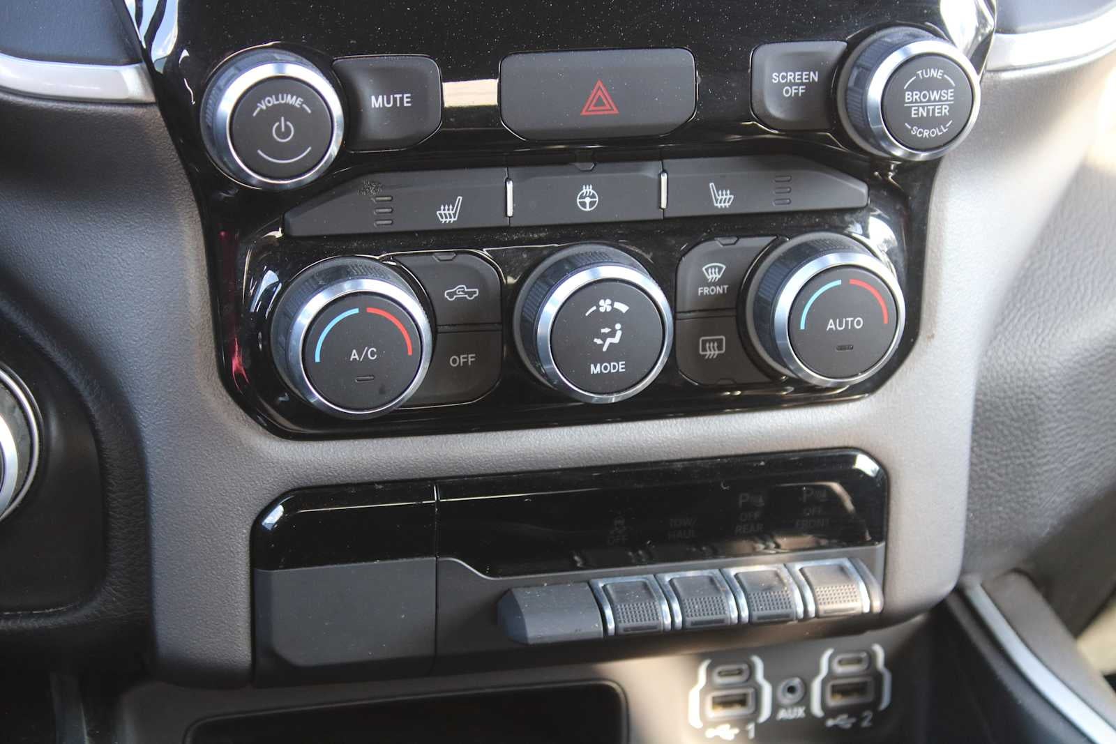 2022 RAM 1500 Big Horn Crew Cab 4x4 5'7' Box