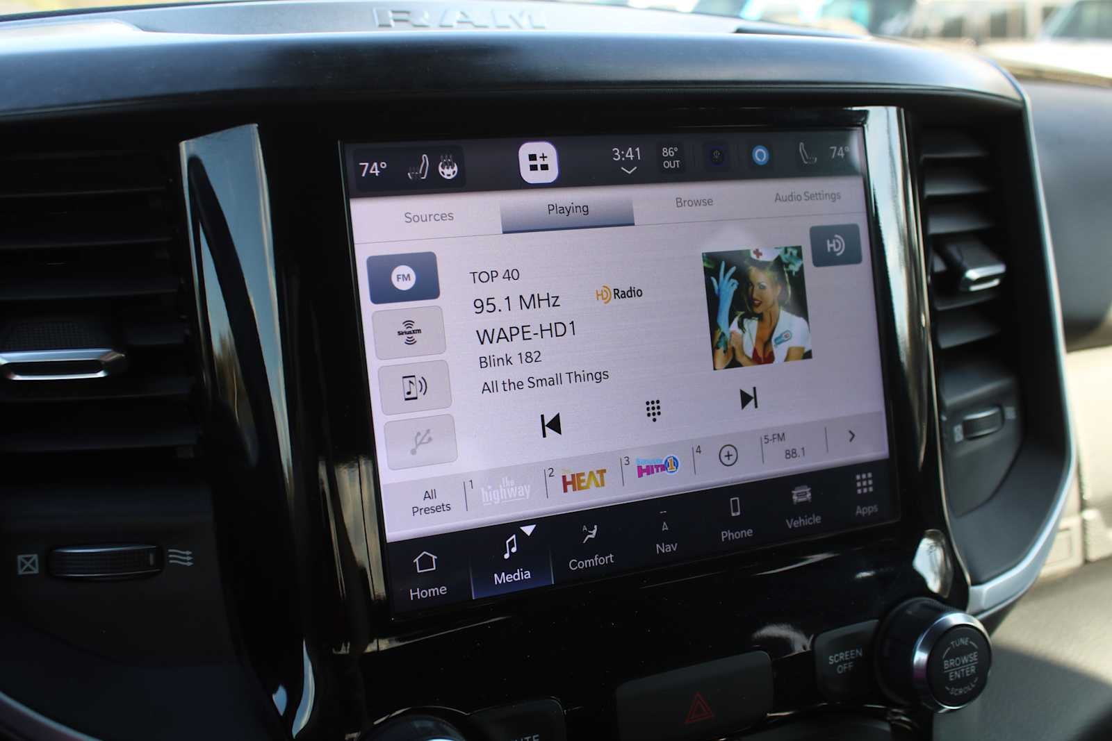 2022 RAM 1500 Big Horn Crew Cab 4x4 5'7' Box