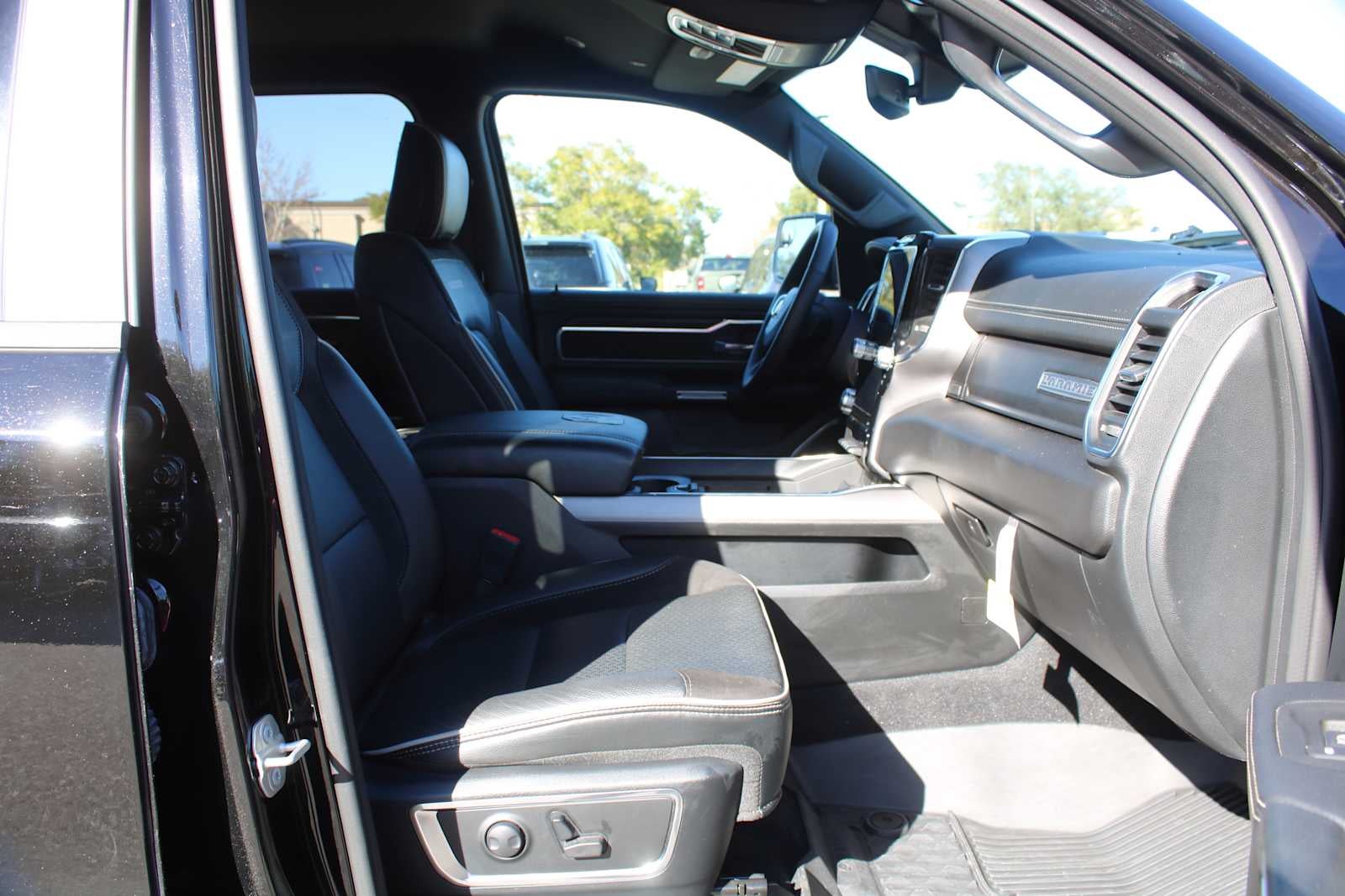 2025 RAM 1500 Laramie Crew Cab 4x4 5'7' Box