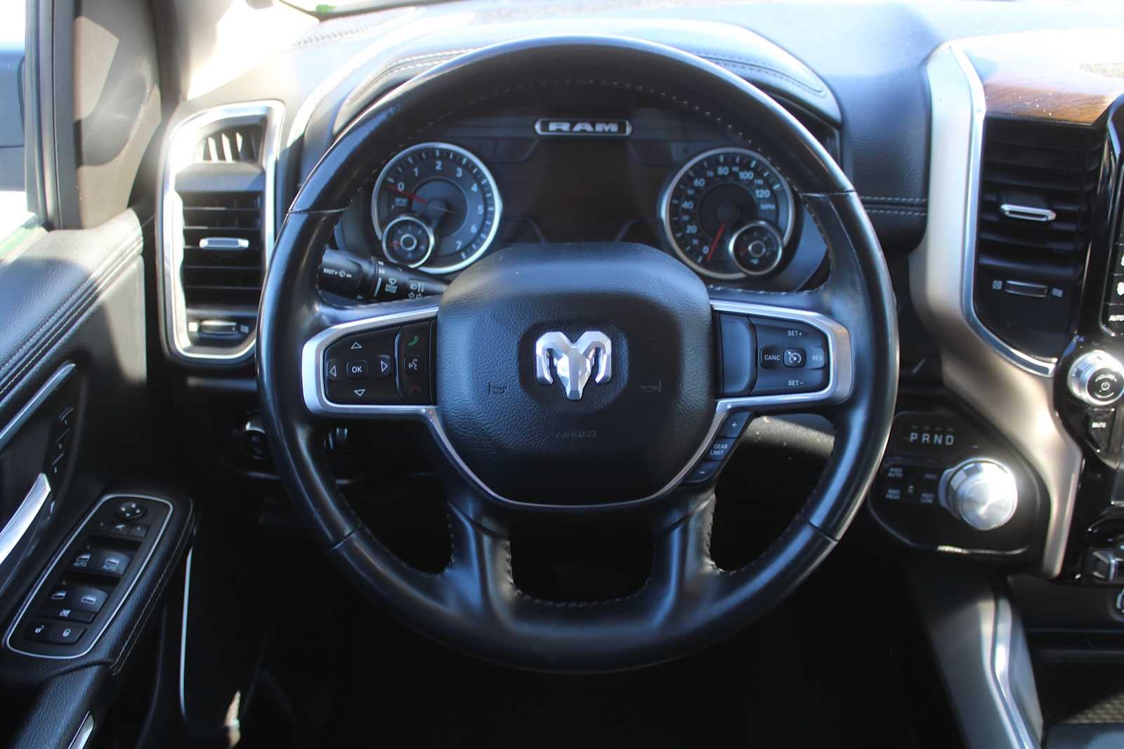 2022 RAM 1500 Laramie Crew Cab 4x4 5'7' Box