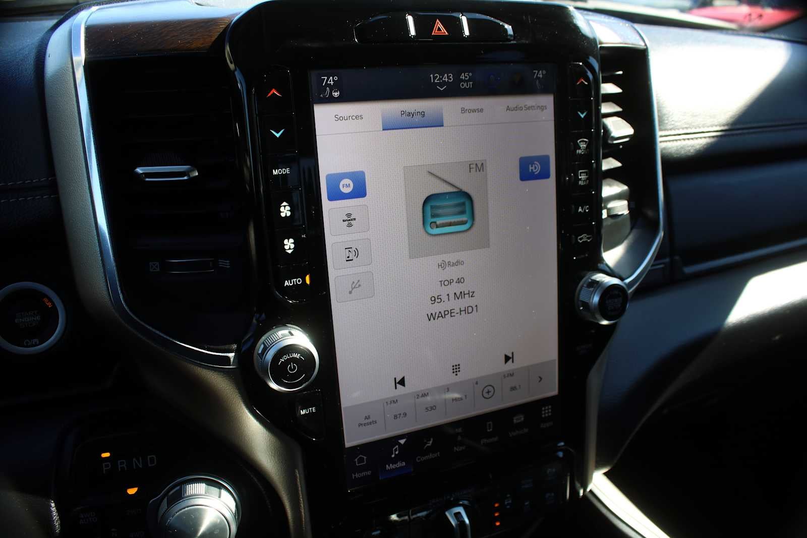 2022 RAM 1500 Laramie Crew Cab 4x4 5'7' Box