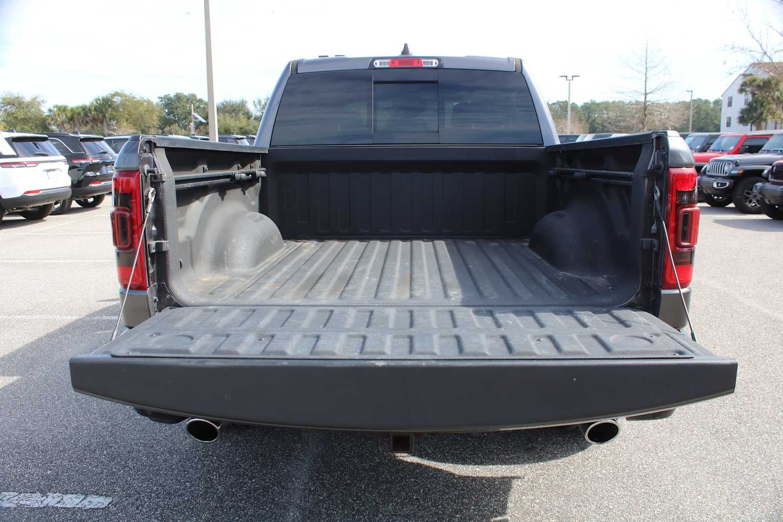 2023 RAM 1500 Laramie Crew Cab 4x4 5'7' Box