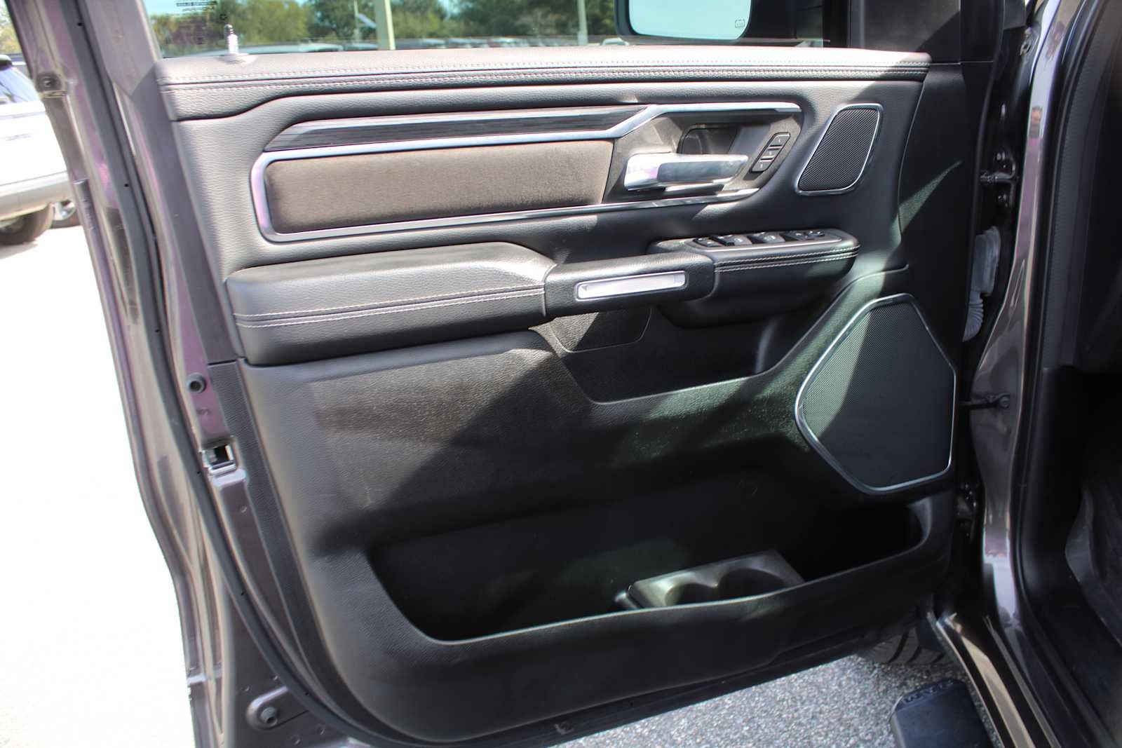 2023 RAM 1500 Laramie Crew Cab 4x4 5'7' Box