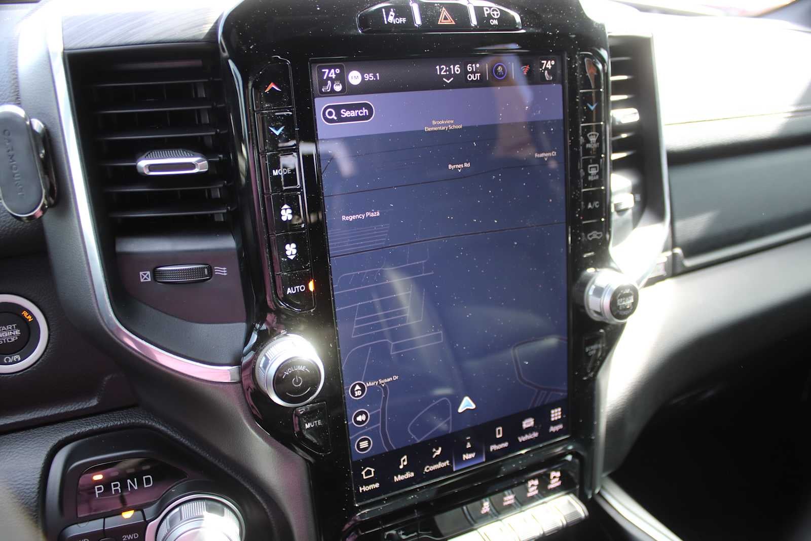 2023 RAM 1500 Laramie Crew Cab 4x4 5'7' Box