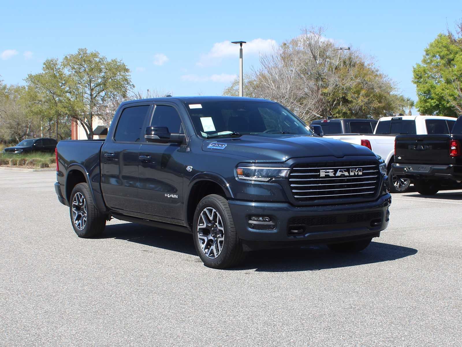 2026 RAM Ram 1500 RAM 1500 LARAMIE CREW CAB 4X4 5'7' BOX