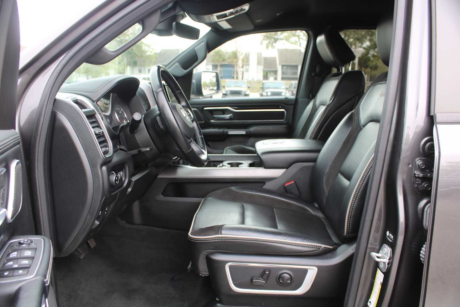 2022 RAM 1500 Laramie Crew Cab 4x4 6'4' Box