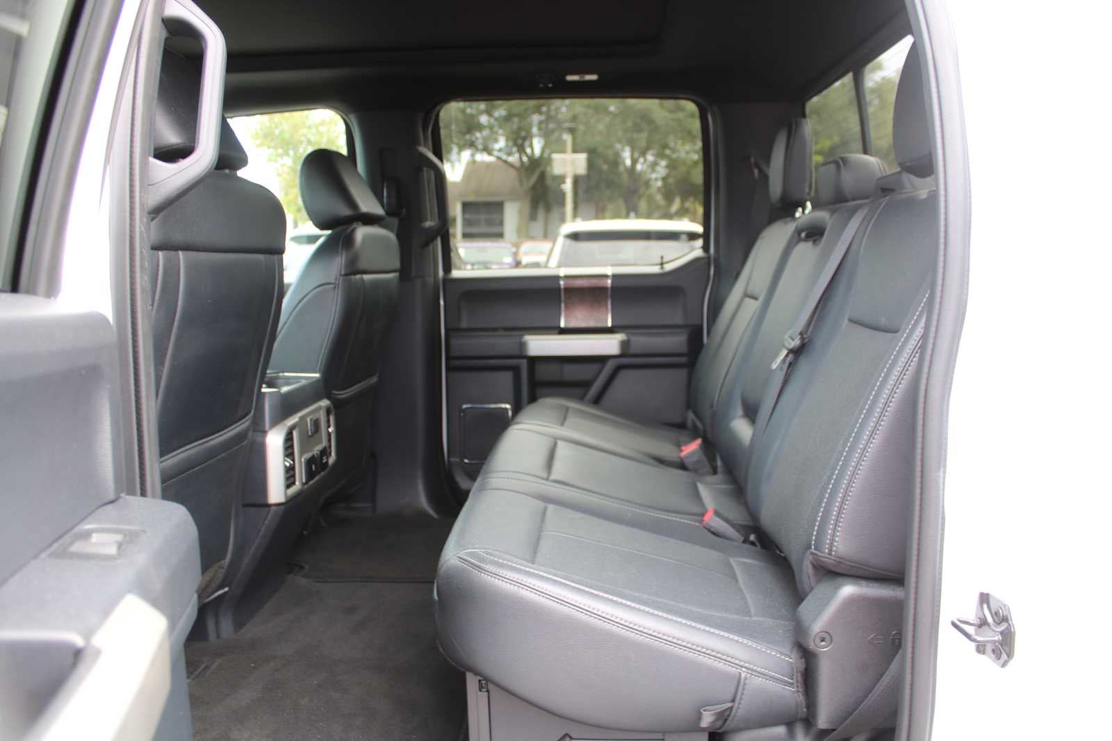 2022 Ford Super Duty F-350 DRW Pickup LARIAT