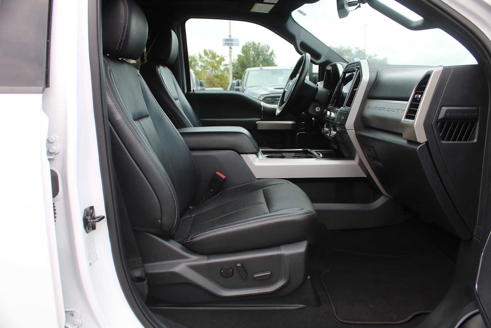 2022 Ford Super Duty F-350 DRW Pickup LARIAT