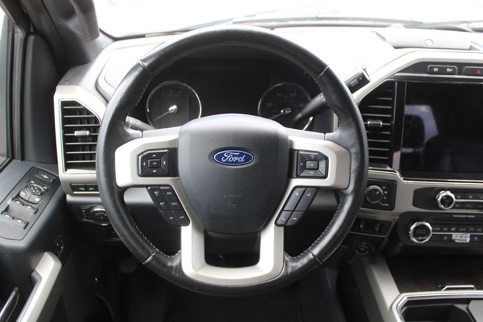 2022 Ford Super Duty F-350 DRW Pickup LARIAT