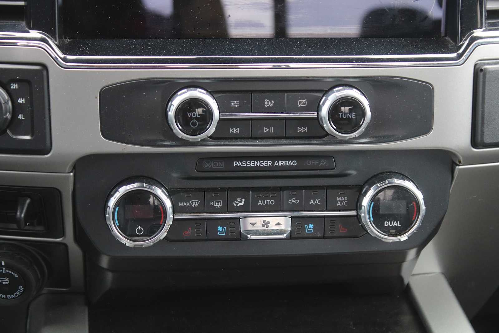 2022 Ford Super Duty F-350 DRW Pickup LARIAT