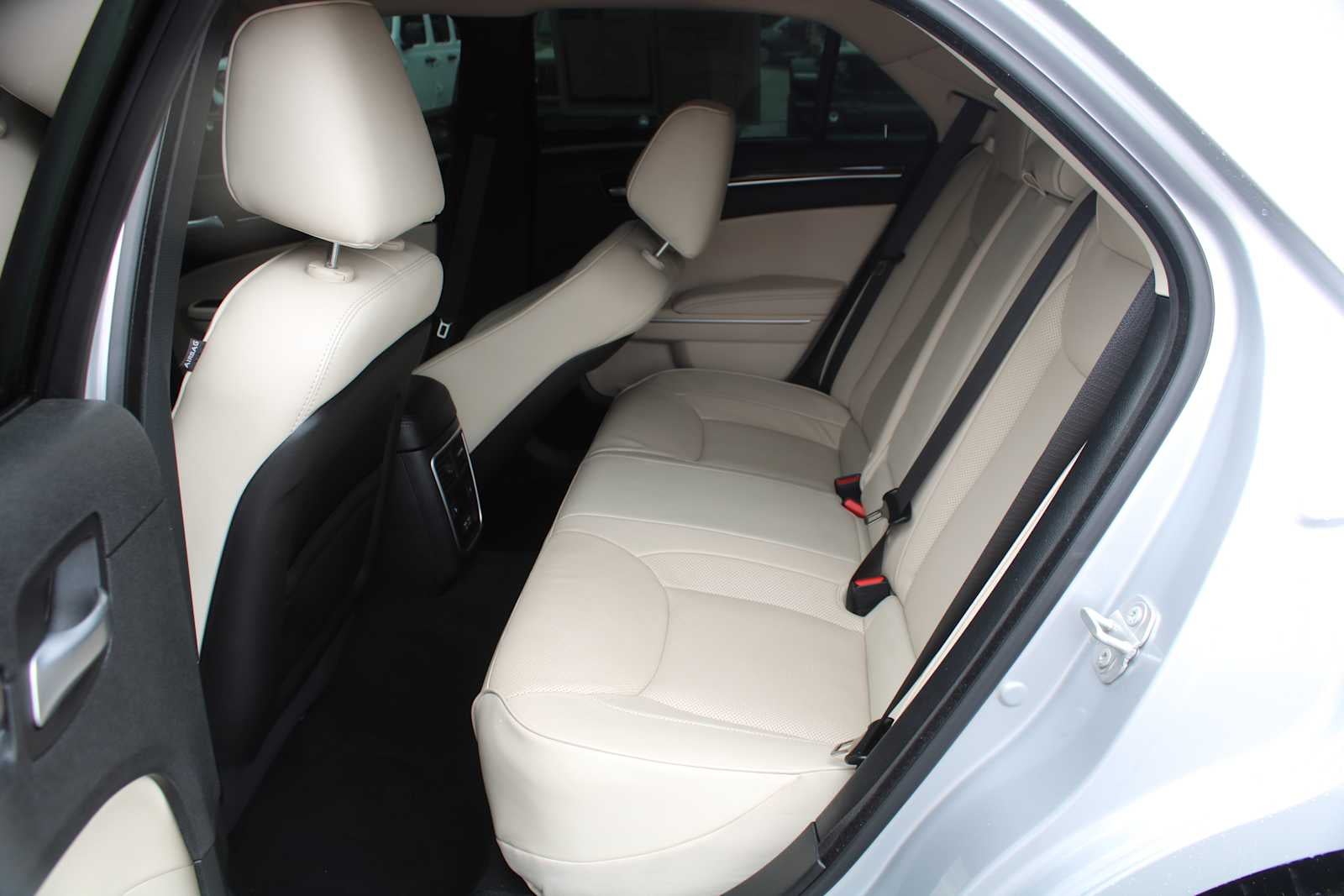 2023 Chrysler 300 Touring L