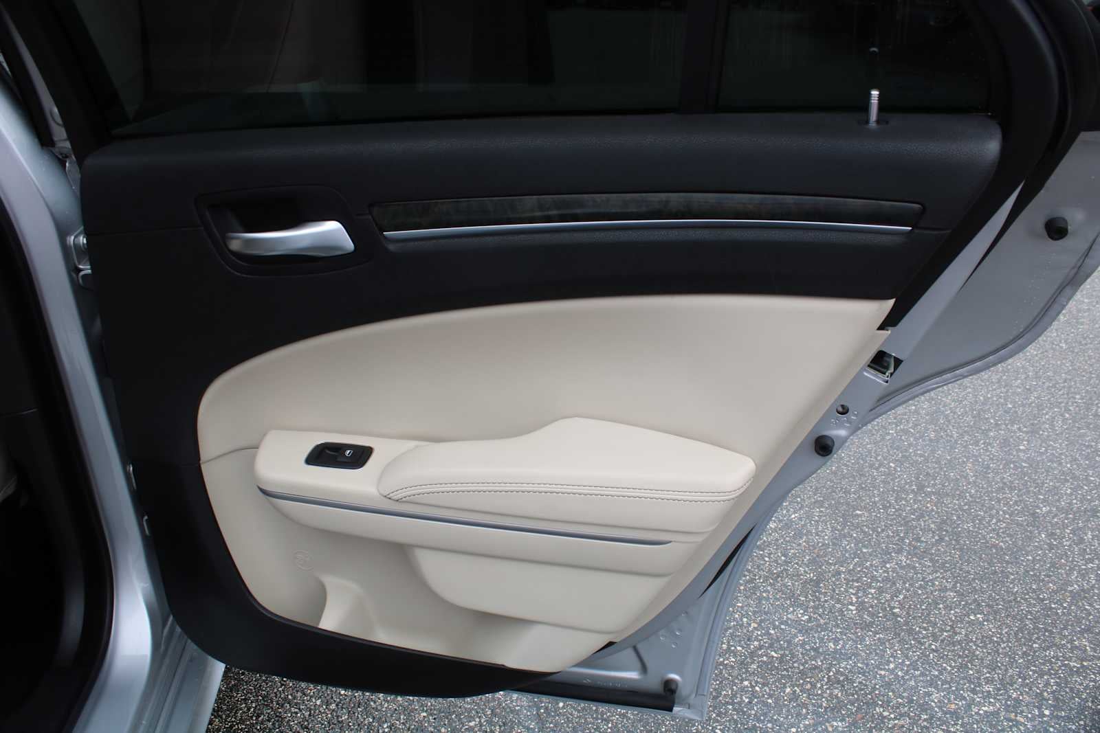 2023 Chrysler 300 Touring L