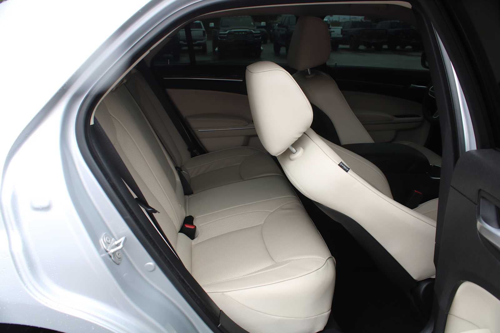 2023 Chrysler 300 Touring L