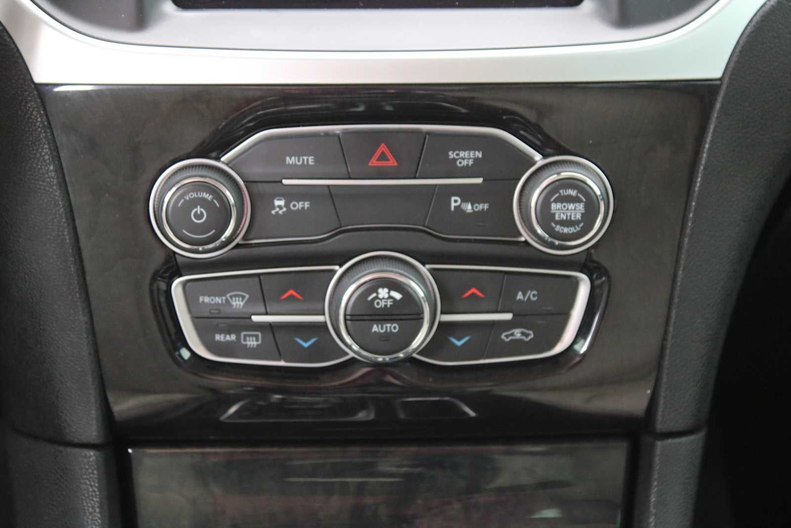 2023 Chrysler 300 Touring L