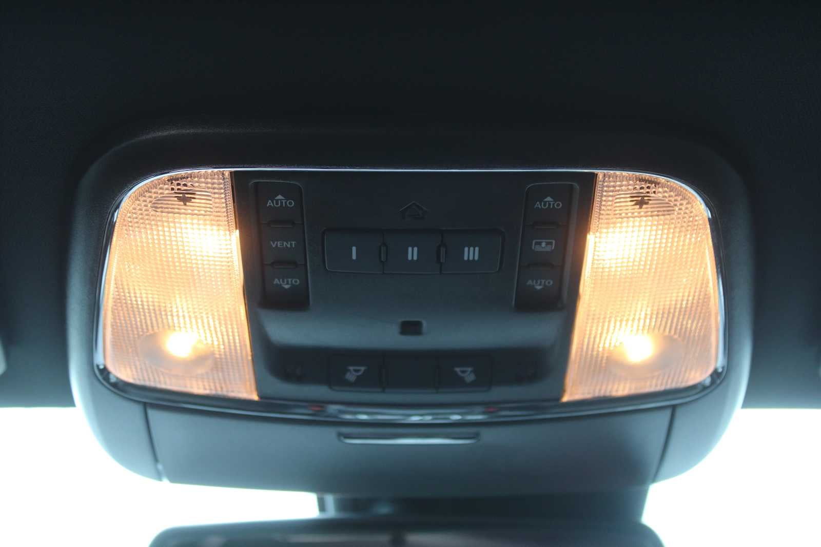 2023 Chrysler 300 300C